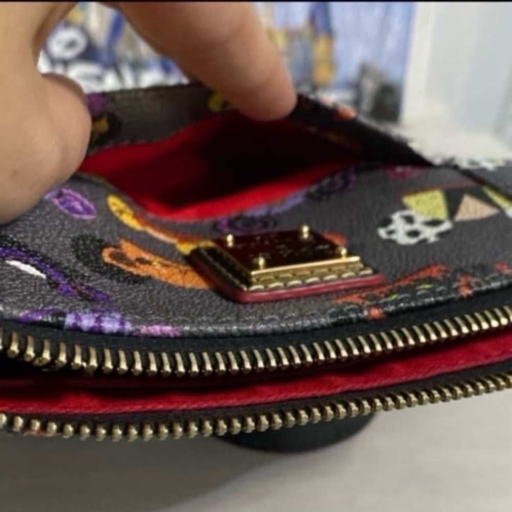 Disney parks x dooney & bourke villains Mickey Mouse ear hat crossbody purse - Picture 7 of 8